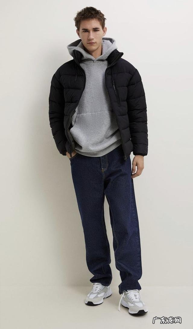 黑色长款羽绒服过膝怎么搭配冬季 黑色长款羽绒服穿搭女2021高级感