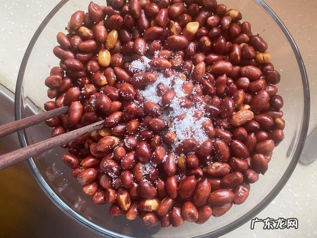 为什么喝酒时不能吃花生米?