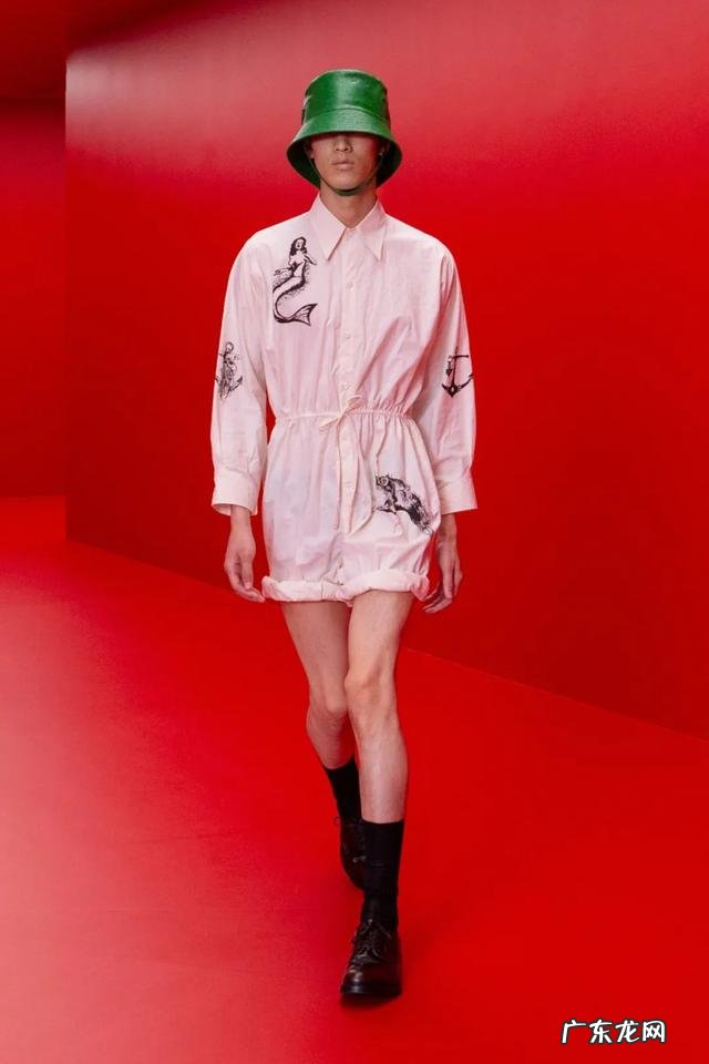 高街黑色格子裤怎么搭 高街裤怎么穿