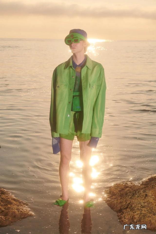 高街黑色格子裤怎么搭 高街裤怎么穿