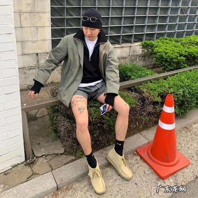 高街黑色格子裤怎么搭 高街裤怎么穿