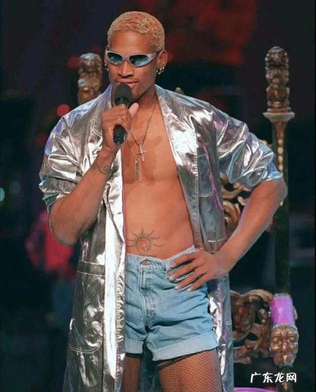 高街黑色格子裤怎么搭 高街裤怎么穿