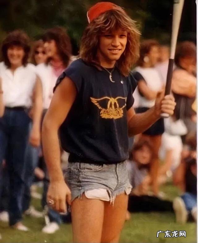 高街黑色格子裤怎么搭 高街裤怎么穿