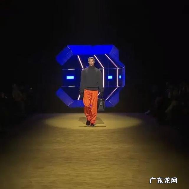 prada新款男装t恤 2022prada男士t恤全套