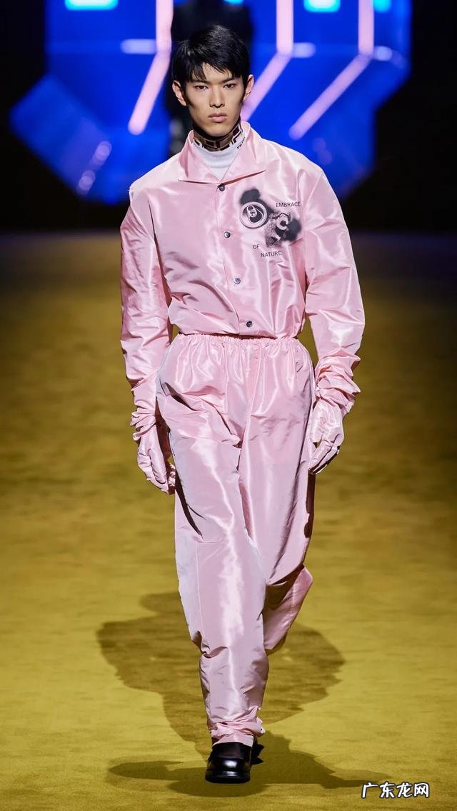 prada新款男装t恤 2022prada男士t恤全套