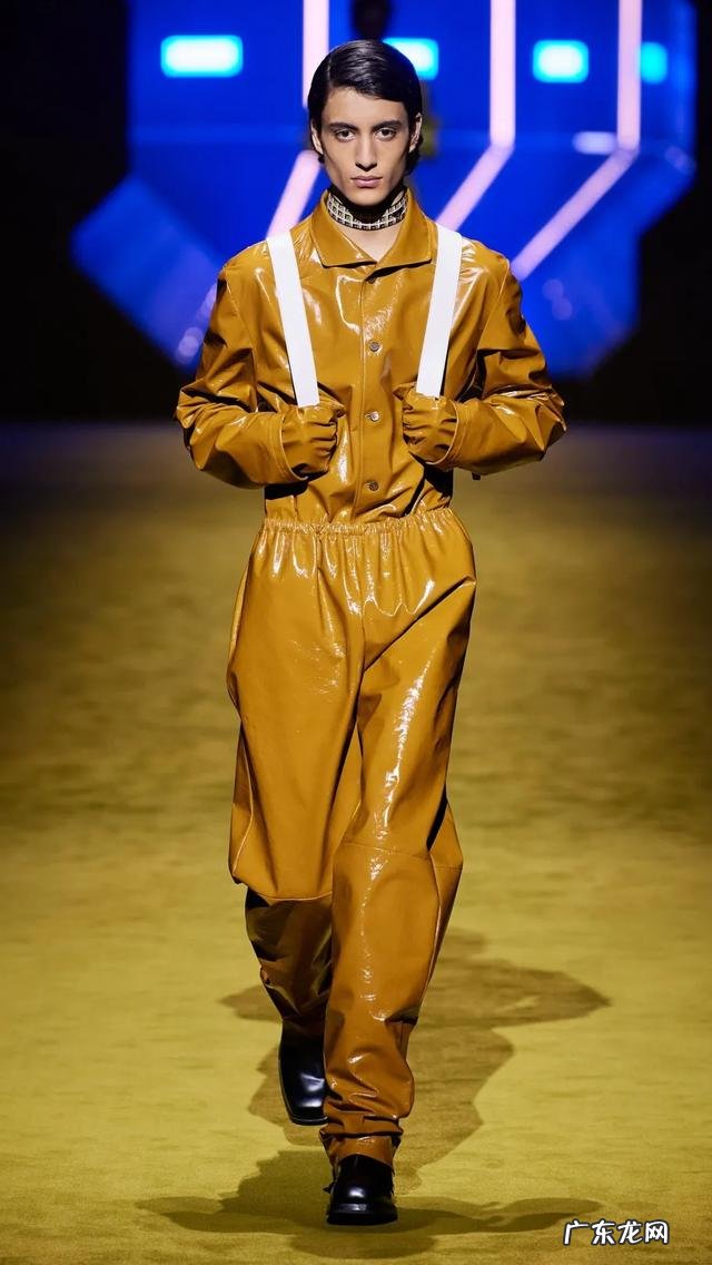 prada新款男装t恤 2022prada男士t恤全套