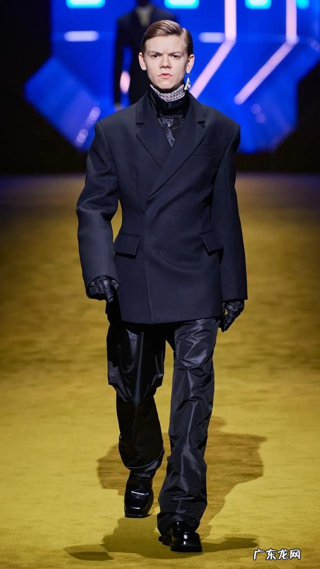 prada新款男装t恤 2022prada男士t恤全套