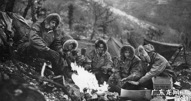 浅蓝色棉服配什么下装男生 浅蓝色棉服穿搭男