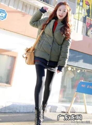 秋冬的百褶裙配什么颜色的丝袜好看?