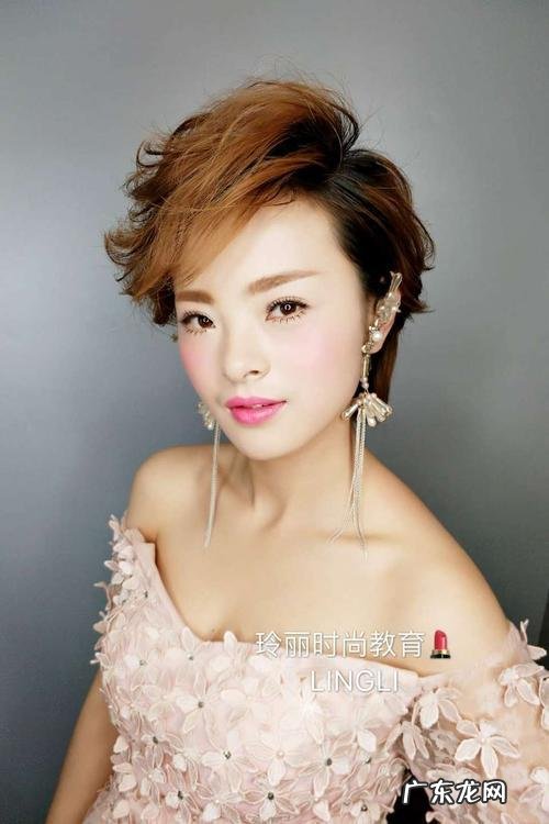 为什么有的女人过了50岁,却变得那么爱花钱打扮自己?