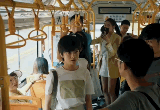 如何评价由关晓彤、金世佳、牛骏峰领主演的电视剧《二十不惑》?