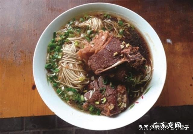 想在上海或嘉兴摆摊卖早点,需要交什么费用吗?