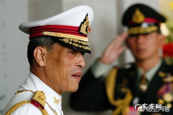 菅义伟突然宣布将卸任首相，到底发生了什么事？