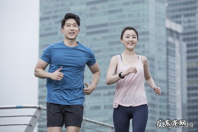 女子每天坚持夜跑4km,一年后,得到了什么你是否适合夜跑