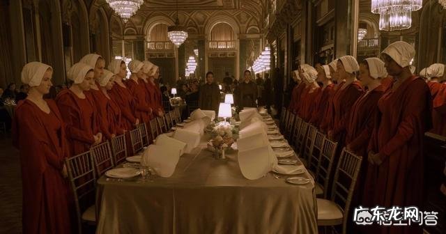 《水浒传》和《三国演义》，哪个写得更好些？你更爱看哪一部？