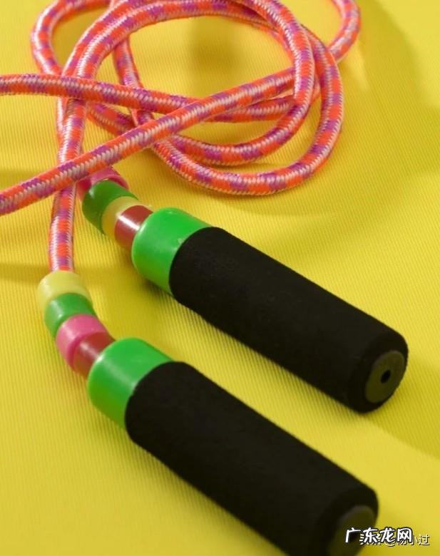 跳绳的时候,只能双脚同时跳,不能双脚交替跳,怎么办?