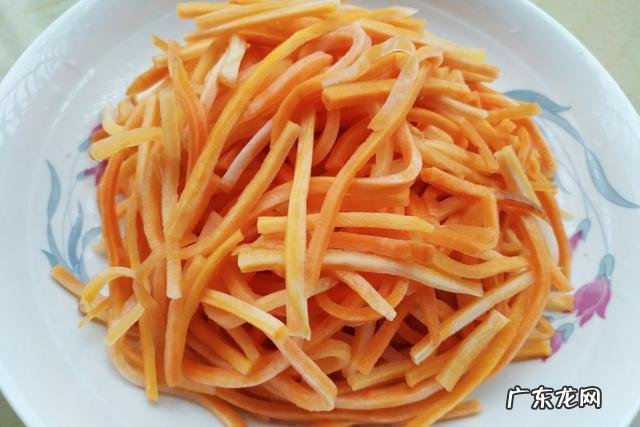红萝卜丝能不能和金针菇一起炒？怎么做好吃？