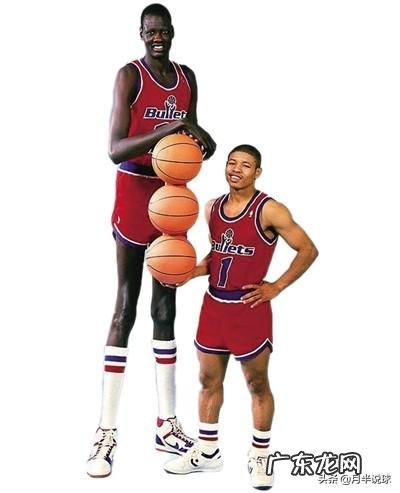 身高仅1米6,却能当12顺位!单场4分19助,他有多猛?