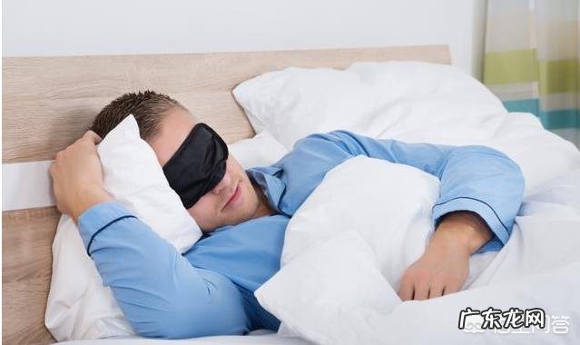 请问晚上睡觉耳朵痒感觉快到脑子里了是咋回事?