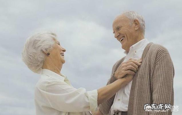 请问晚上睡觉耳朵痒感觉快到脑子里了是咋回事?