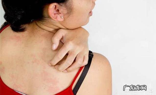 请问晚上睡觉耳朵痒感觉快到脑子里了是咋回事?