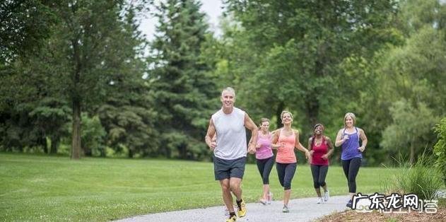 请问晚上睡觉耳朵痒感觉快到脑子里了是咋回事?