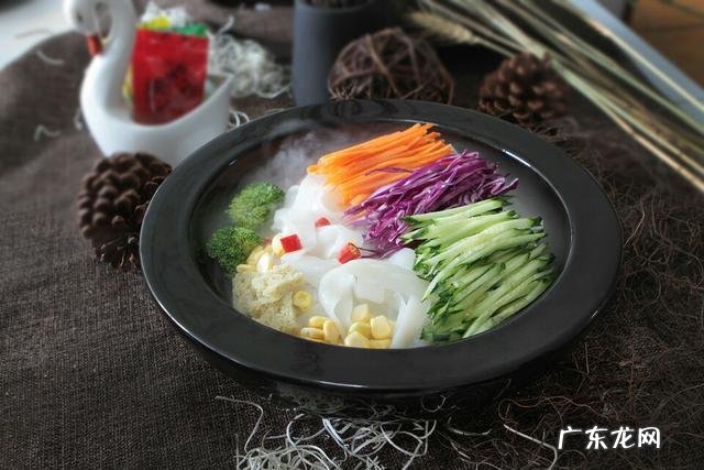 凉皮不放辣只有调味汁配料放面筋黄瓜胡萝卜热量会高吗? 凉皮不放调料的热量