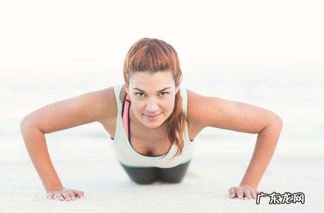 每天200个俯卧撑加100个仰卧起坐能减脂吗？