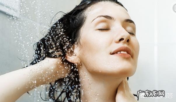 洗头发时,在水中加醋有什么好处?