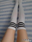 为什么穿长筒袜总是会滑下来？