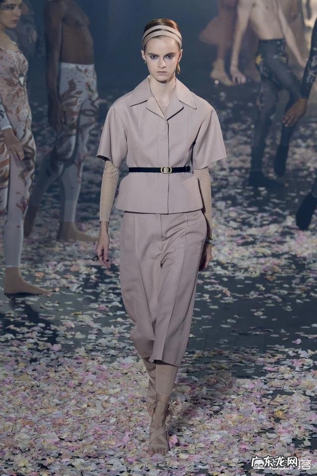 腿不直的女生适合穿什么类型的长靴?