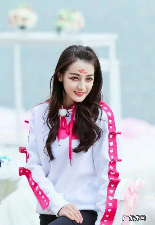 迪丽热巴吃的很多,为何还是这么瘦呢? 迪丽热巴为什么会那么瘦