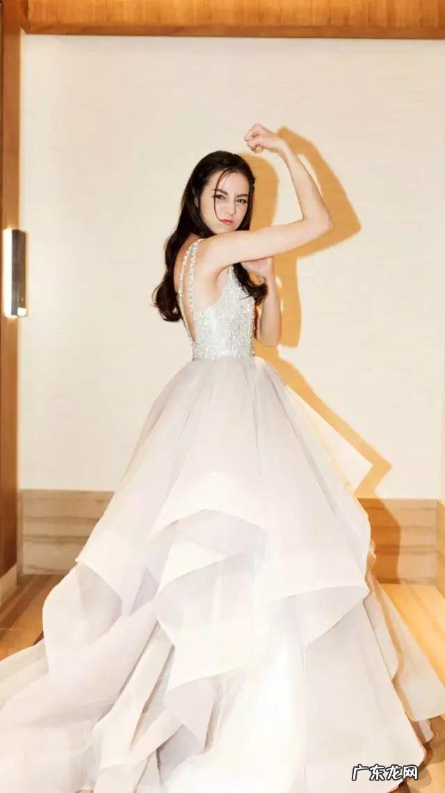 迪丽热巴吃的很多,为何还是这么瘦呢? 迪丽热巴为什么会那么瘦