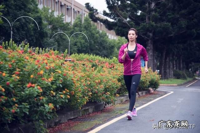 每天50个俯卧撑、仰卧起坐和深蹲,这样做的效果怎么样?