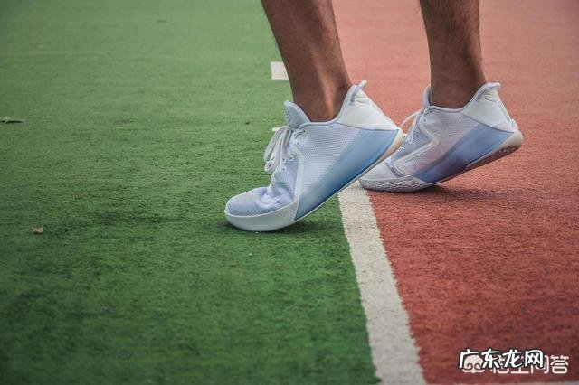 医生说，上厕所时，常做一个动作，肾功能越来越强！指的是哪个？