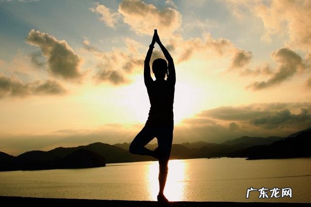 瑜伽可以自己看视频练习吗?