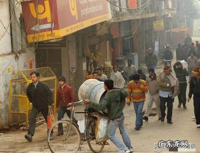 印度人经常用头顶东西,他们容易得颈椎病吗?