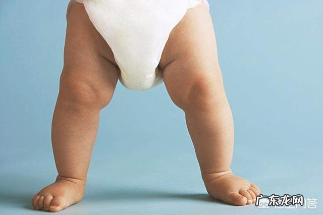 女儿1岁,有点肋骨外翻,怎么办?