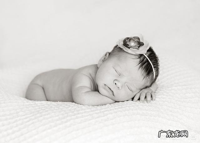 新生儿每次喝多少奶比较合适?