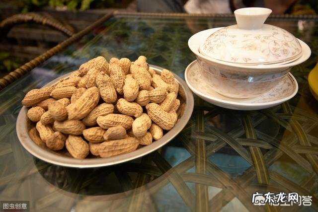 吃花生喝茶叶水为什么拉肚子? 吃花生米喝茶会拉肚子吗