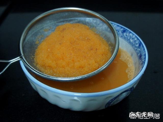 胡萝卜苹果汁怎么榨，胡萝卜、苹果与水的量放多少？ 苹果胡萝卜汁儿怎么榨