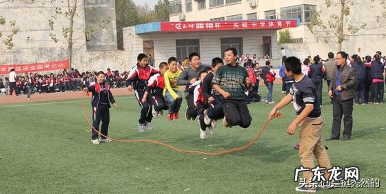 多人跳绳的游戏规则是什么?