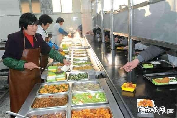 学校食堂如何才能大大吸引学生就餐?