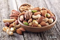 一天要吃什么东西才能健康地达到2500大卡的食物？