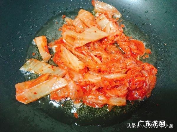 自己在家怎么快速腌制辣白菜？