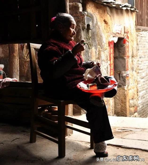 在古人眼里,裹小脚美在哪?