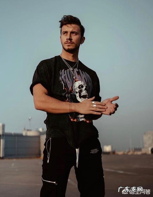 比较胖的男生在夏天穿什么比较显瘦? 胖子男夏天怎么穿衣搭配显瘦