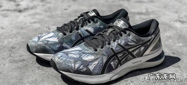 想买双跑鞋送朋友,要适合长跑的,有没有人给个推荐?