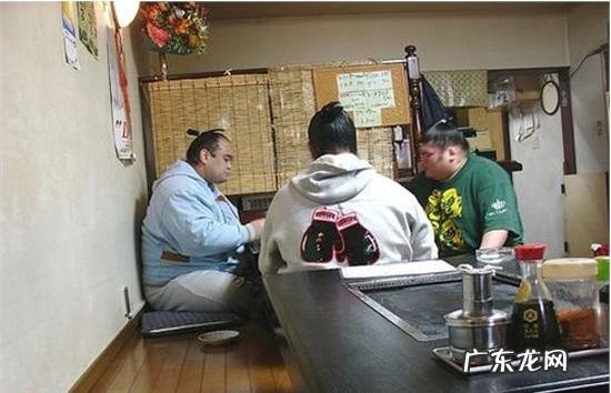 日本的相扑选手一个月能挣多少钱？