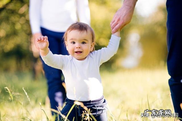宝宝走路一个脚内八字怎么办?